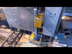 Grua da construção da cremalheira e do pinhão, terceira porta no lado longo da gaiola